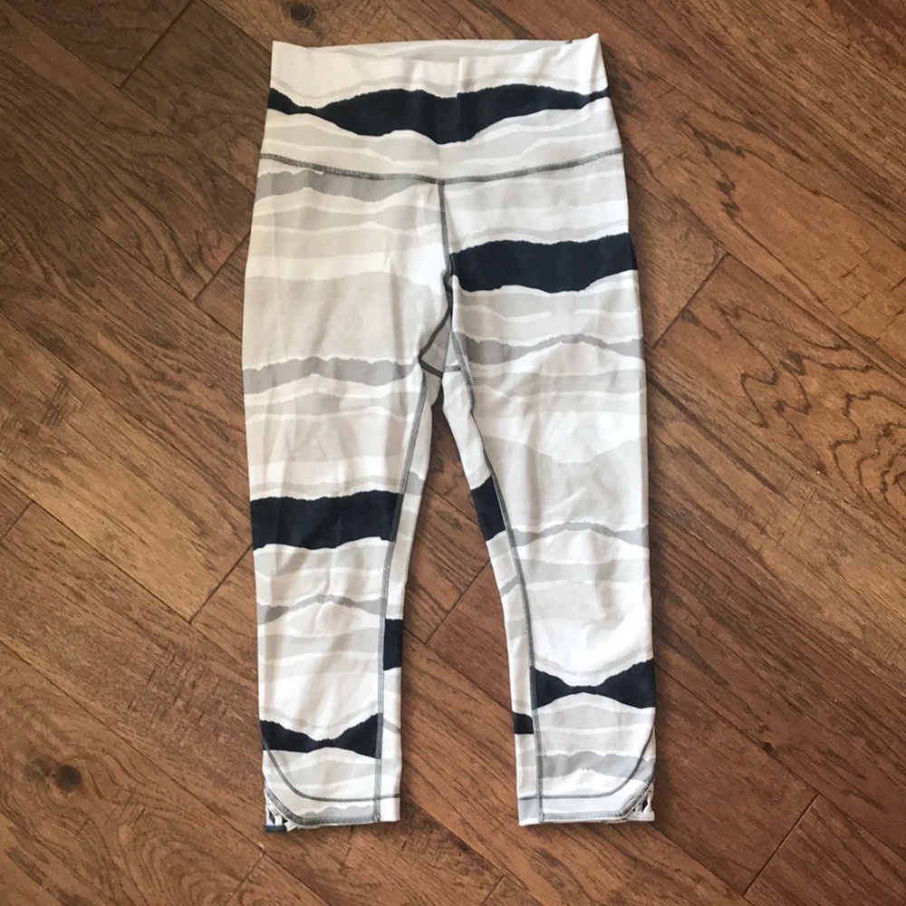 Lululemon camo crop